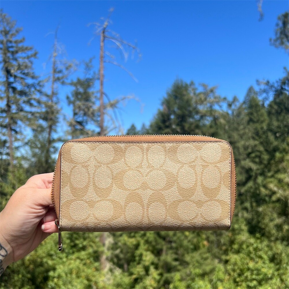 COACH Long Zip-Around Wallet Khaki/Tan Signature Canvas Gold Hardware AUTHENTC - Picture 2 of 12